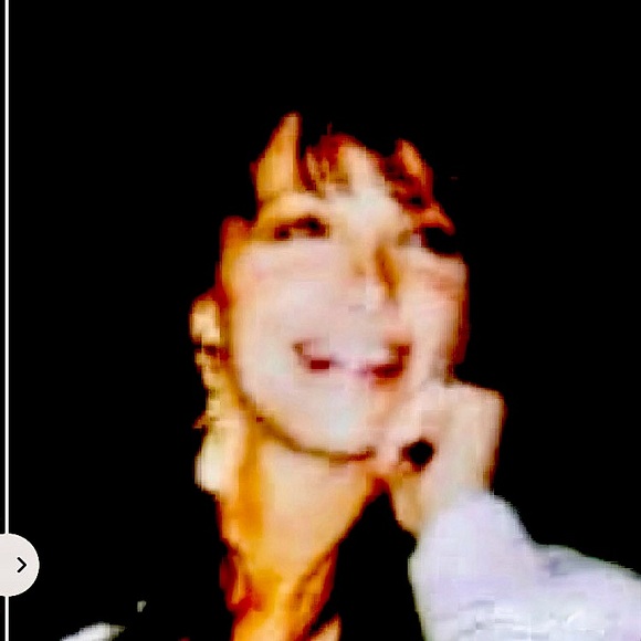 Meet your Posher, Antonia - Picture 1 of 2